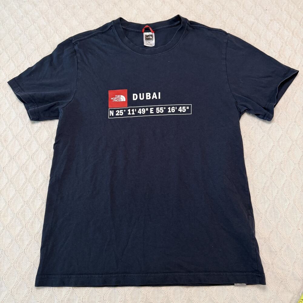 The North Face Dubai UAE Coordinates Gray Short Sleeve T-Shirt Size: M